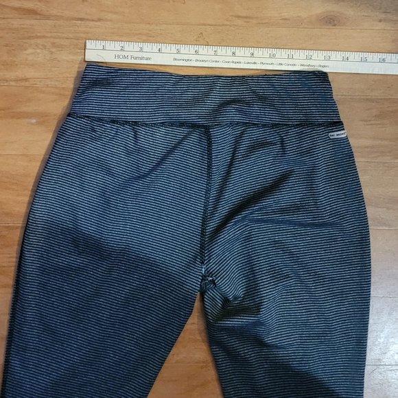 Striped Athletic Works Women's Dri-More Active Capri Legging *** Needs Repair*** - Picture 7 of 12